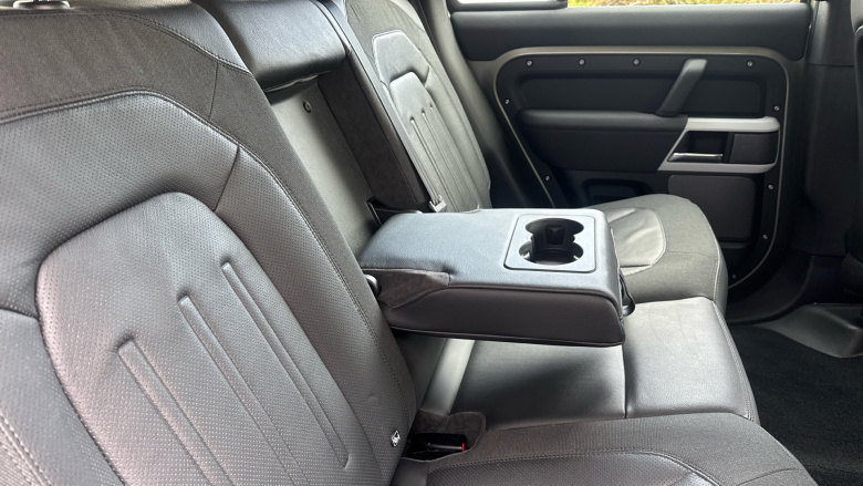 Land Rover Defender 2.0 D200 SE 110 5dr Auto Diesel Estate